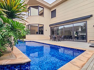 Casa Neocl�ssica em Condom�nio Guapor� 3