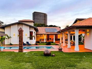 Casa T�rrea em Condom�nio Jardim Canad�