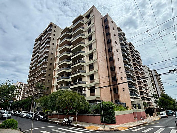 Apartamento 2 su�tes � venda no Centro