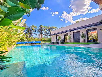 Casa T�rrea � Venda em Condom�nio Jardim Canad�