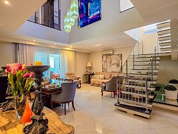 Casa no cond. Paineiras