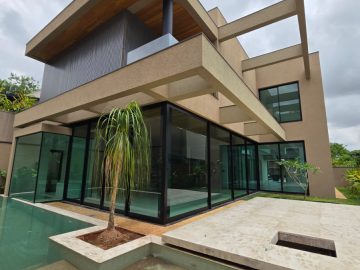 Casa à Venda em Condomínio Alphaville